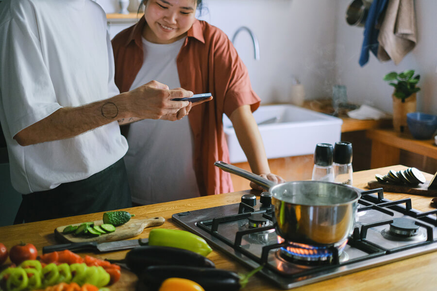 Economize Tempo na Cozinha: 5 Dicas para Cozinhar de Forma Eficiente e Rápida